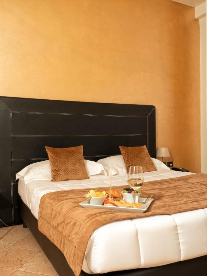 Hotel Europa ปาลาซโซโล ซุลลอลิโย ภายนอก รูปภาพ