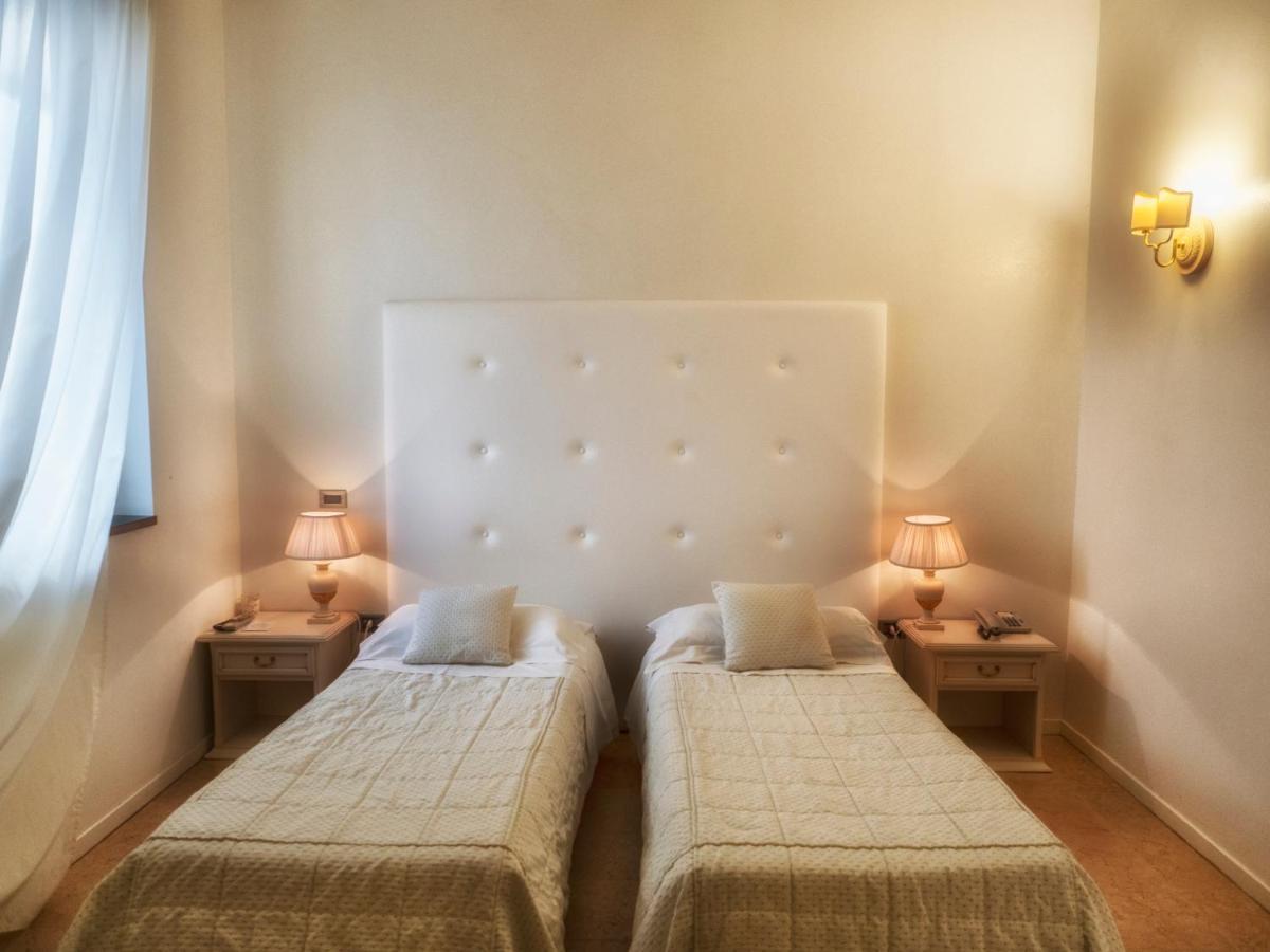 Hotel Europa ปาลาซโซโล ซุลลอลิโย ภายนอก รูปภาพ