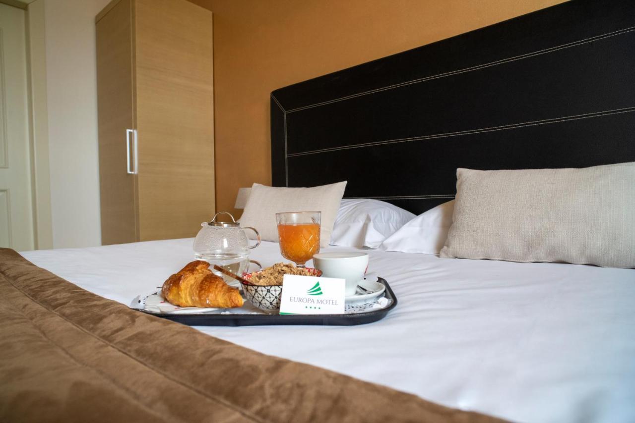 Hotel Europa ปาลาซโซโล ซุลลอลิโย ภายนอก รูปภาพ