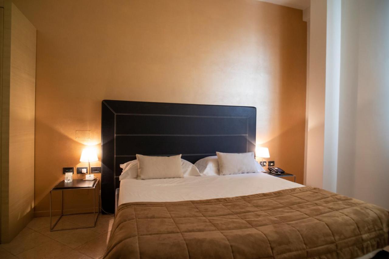 Hotel Europa ปาลาซโซโล ซุลลอลิโย ภายนอก รูปภาพ