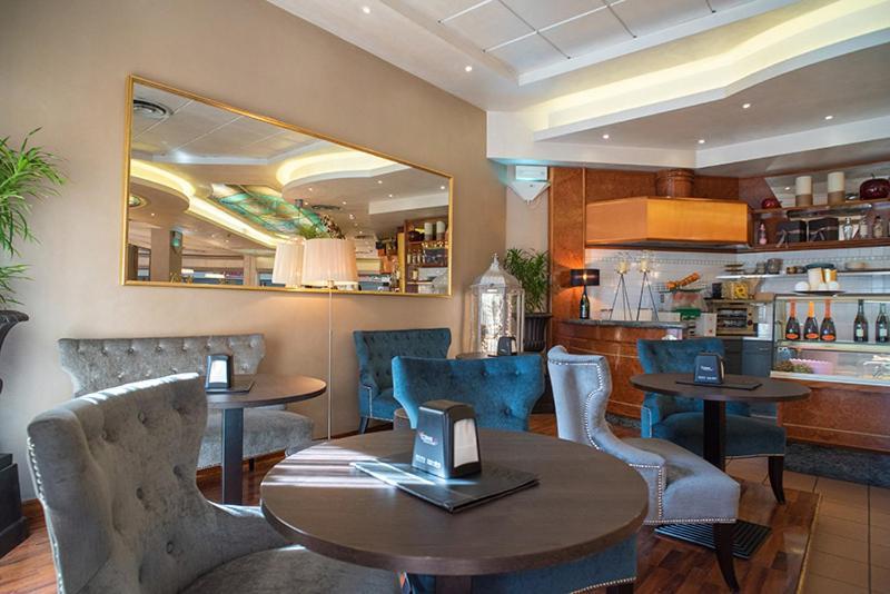 Hotel Europa ปาลาซโซโล ซุลลอลิโย ภายนอก รูปภาพ